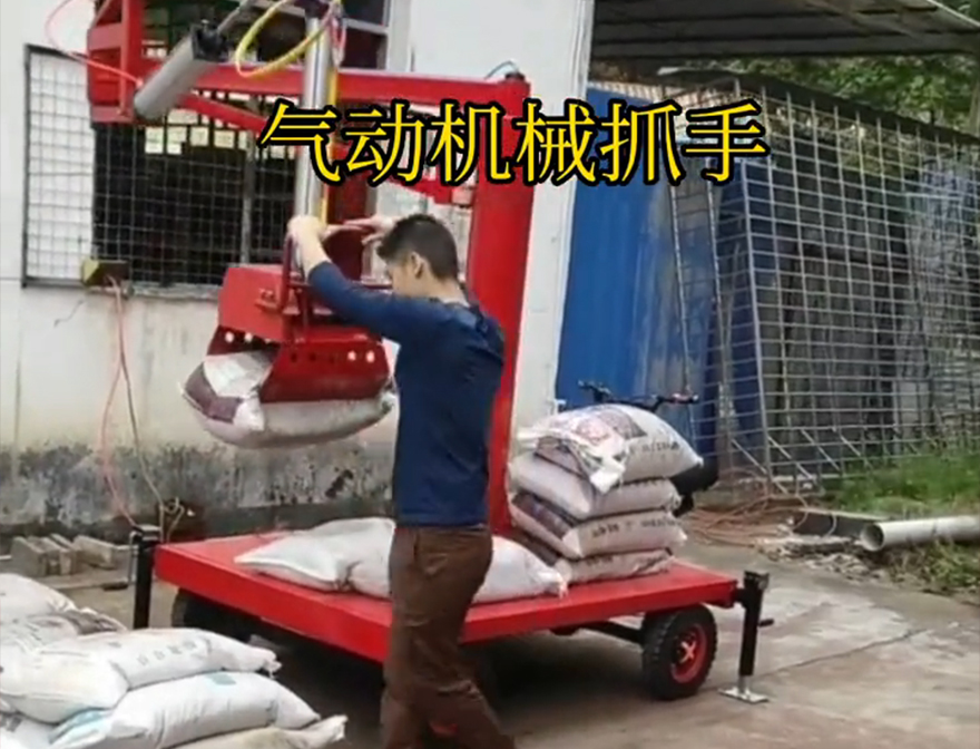 阿勒泰地区机械抓手码垛卸货神器机械臂搬运水泥机械抓手多少钱助力机械臂好不好用机械抓手